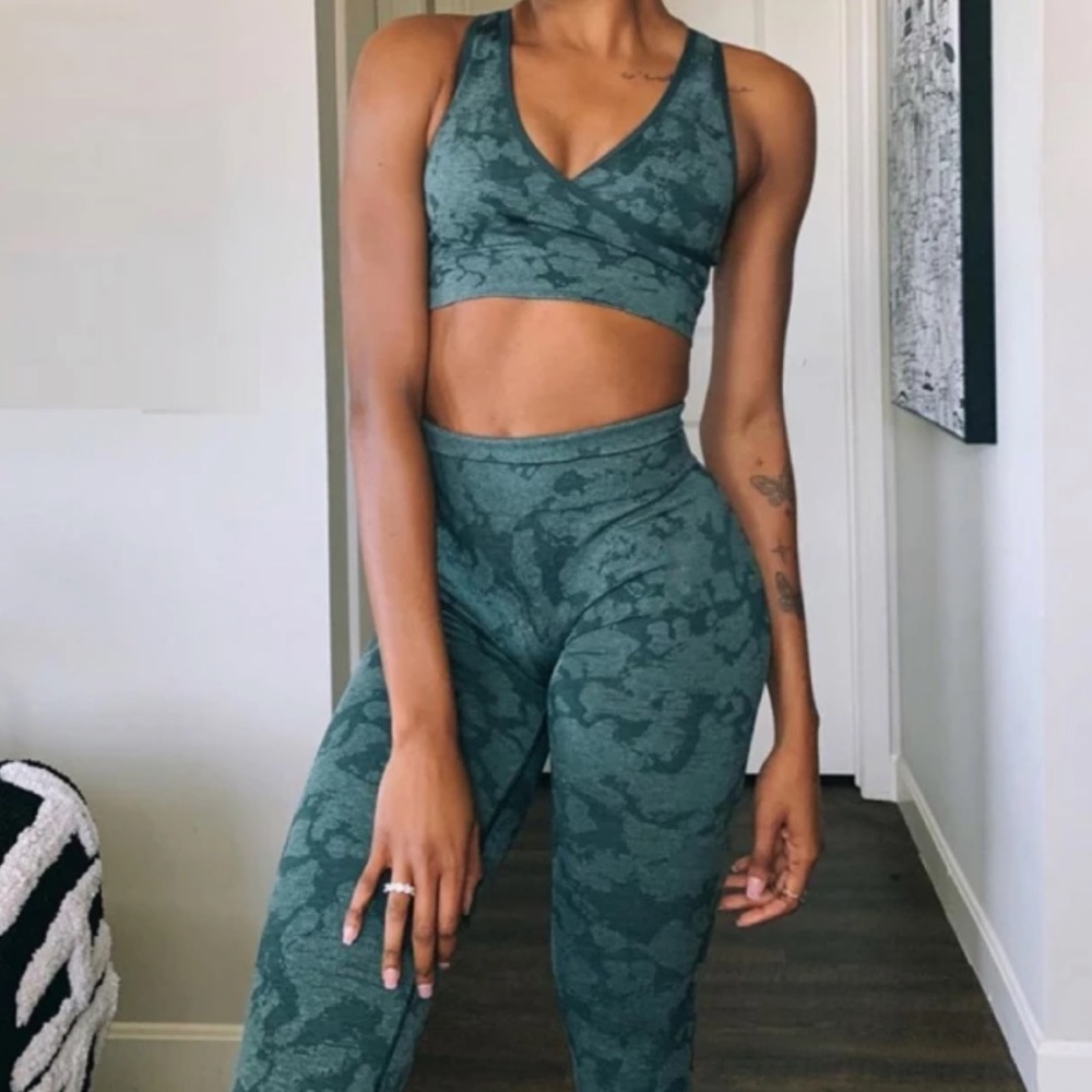 Brand New Seamless Workout Set in Green Camo Size 6/M - Gymshark Dupe